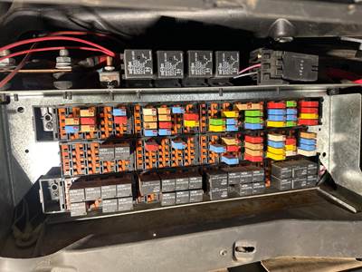 Caterpillar CT660 Fuse Box