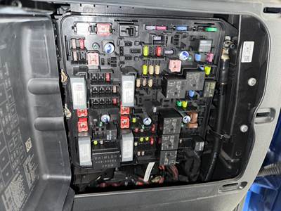 Freightliner Cascadia Fuse Box