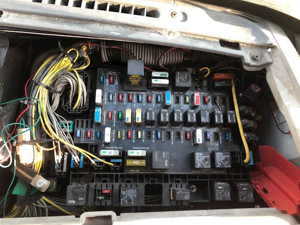 2006 Freightliner Century Class 120 Fuse Box for a Freightliner C120 Century For Sale | Spencer, IA | 24934683 | MyLittleSalesman.com My Little Salesman