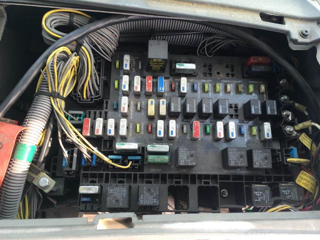 Freightliner fuse box location