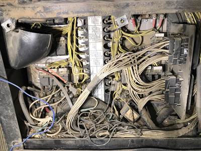 Freightliner FLD112 Fuse Box
