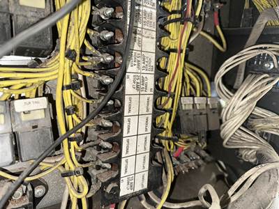 Freightliner FLD112 Fuse Box