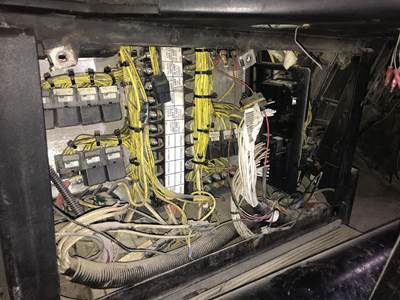 Freightliner FLD120 Fuse Box