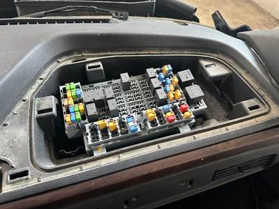International HX520 Fuse Box