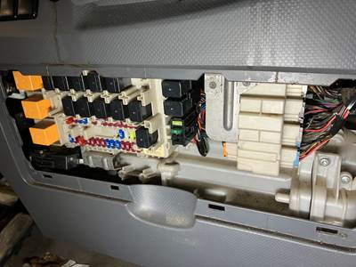Isuzu NPR Fuse Box