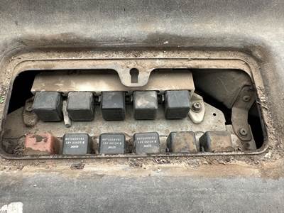Isuzu NQR Fuse Box