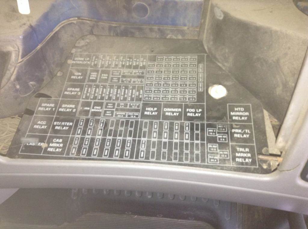 2015 freightliner 114sd fuse panel location