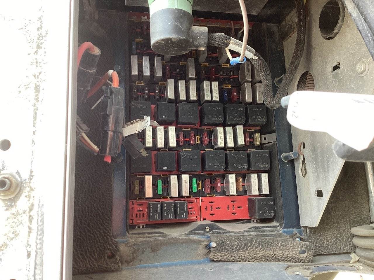 2006 Kenworth T600 Fuse Box For Sale | Council Bluffs, IA | 25321195