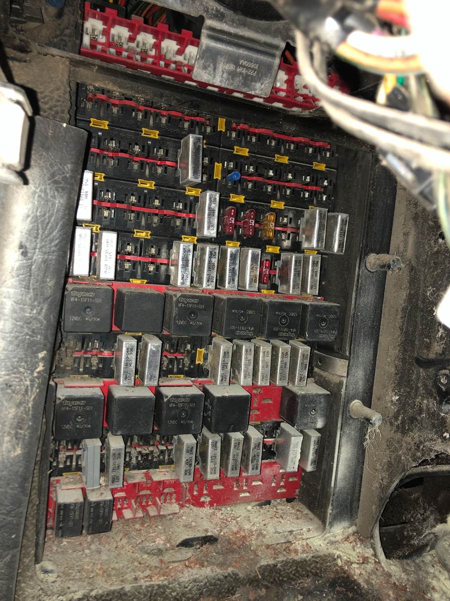 2002 Kenworth T800 Fuse Box For Sale | Spencer, IA | 25347264