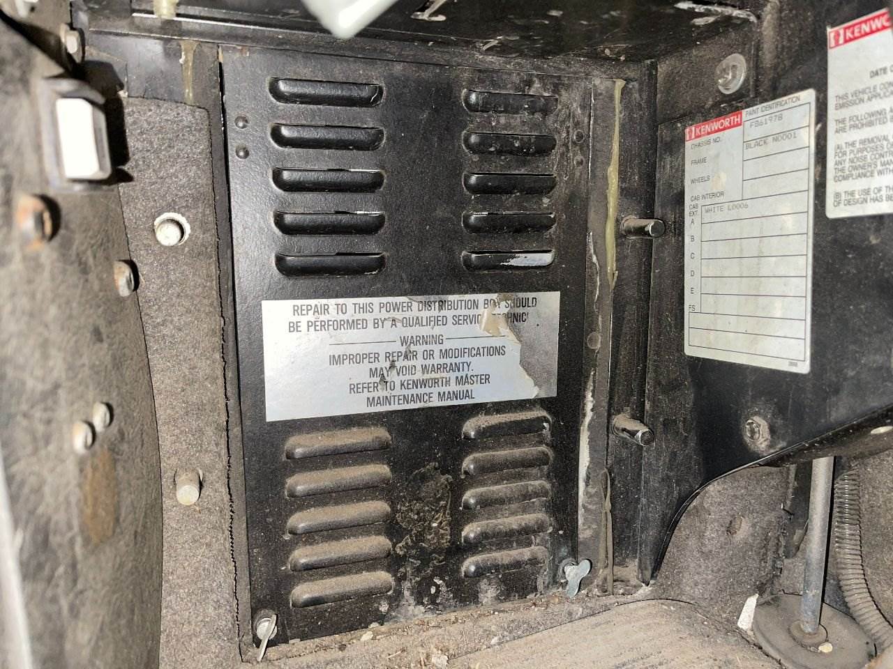 2000 Kenworth T800 Fuse Box For Sale | Winimac, IN | 25298579