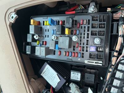 Mack Granite GU813 Fuse Box for a Mack GU800