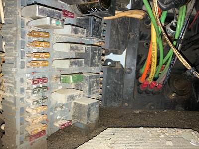 Peterbilt 335 Fuse Box
