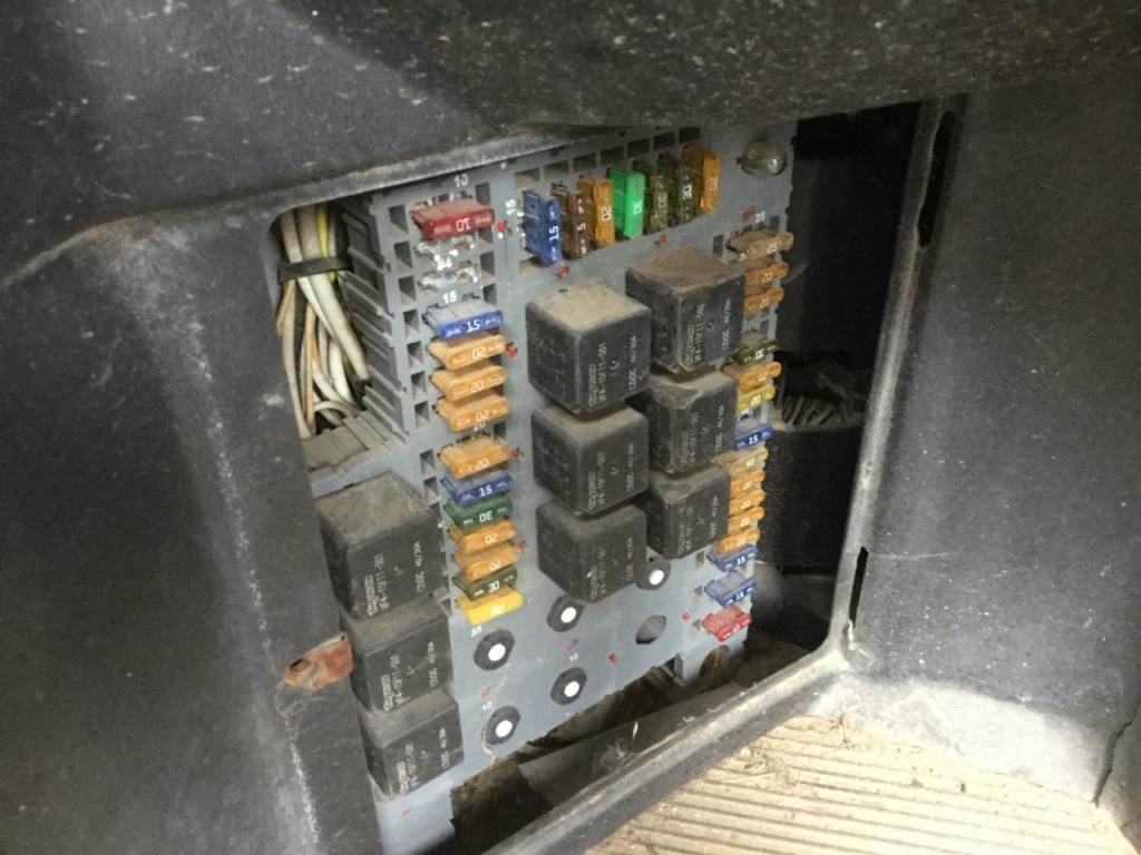 2005 Peterbilt Fuse Box Location