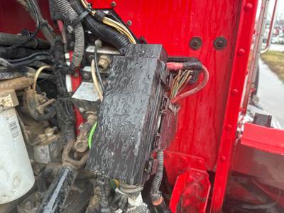 Peterbilt 384 Fuse Box