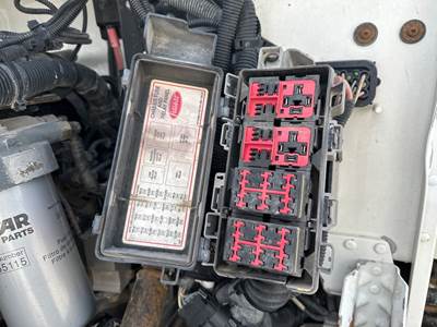 Peterbilt 384 Fuse Box