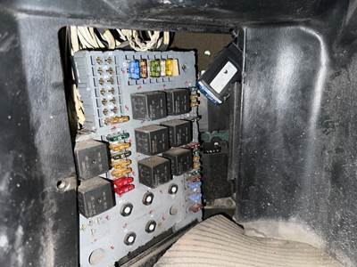 Peterbilt 385 Fuse Box