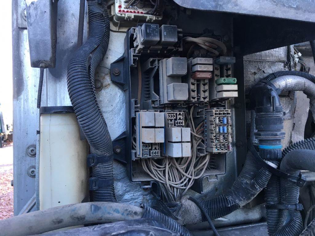 2005 Peterbilt Fuse Box Location