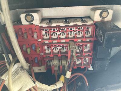 Peterbilt 387 Fuse Box