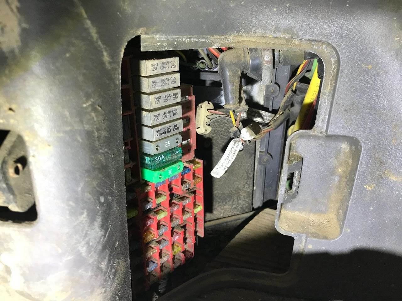 2014 Peterbilt 388 Fuse Box For Sale Sioux Falls, SD 25434337