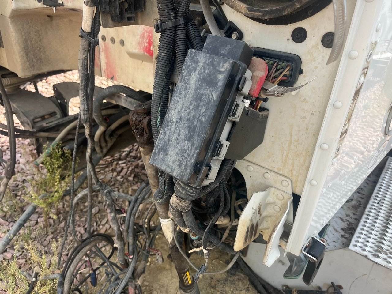 2015 Peterbilt 389 Fuse Box For Sale | Sioux Falls, SD | 25503572