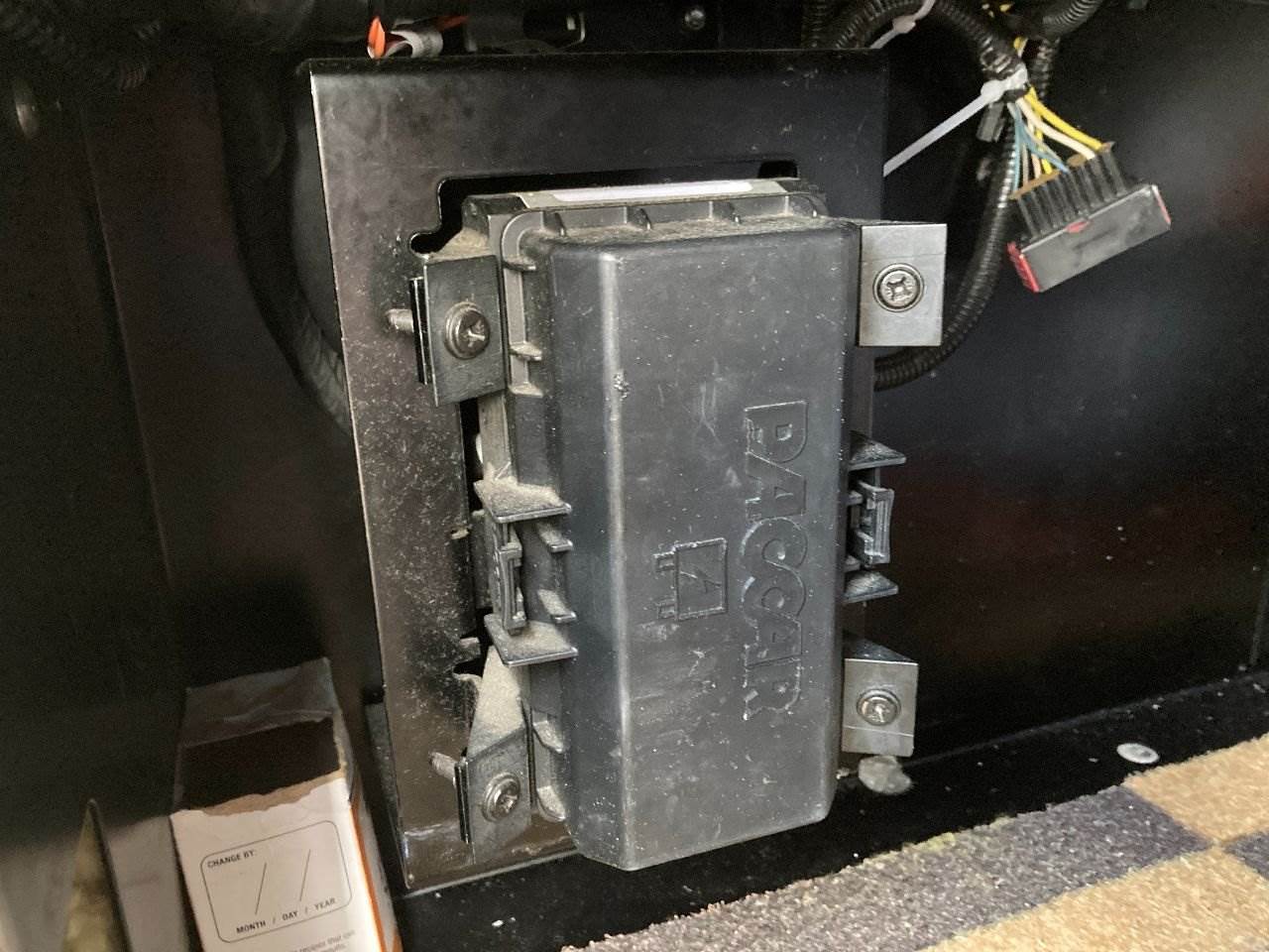 2015 Peterbilt 579 Fuse Box For Sale Des Moines, IA P2711350110