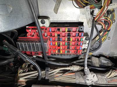 Peterbilt 587 Fuse Box