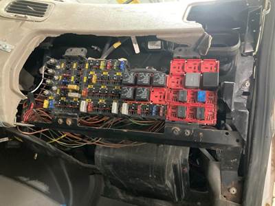 Sterling L7501 Fuse Box