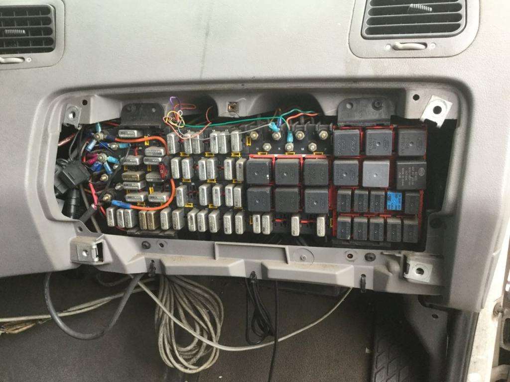 Volvo S40 1999 Fuse Box