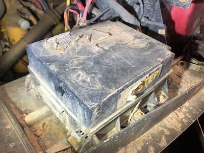 Sterling L9511 Fuse Box