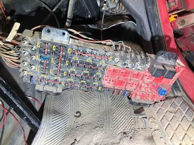 Sterling L9511 Fuse Box