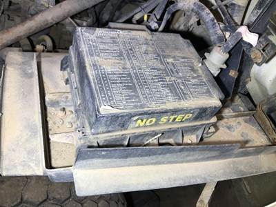 Sterling L9511 Fuse Box