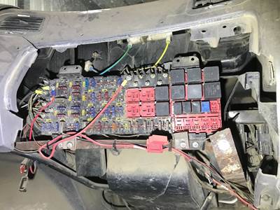 Sterling L9511 Fuse Box