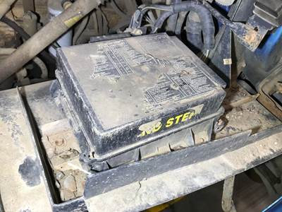 Sterling L9511 Fuse Box