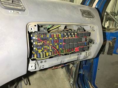 Sterling L9511 Fuse Box