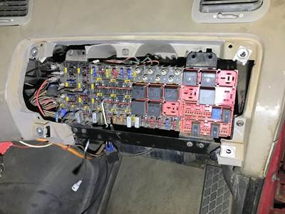 Sterling L9511 Fuse Box