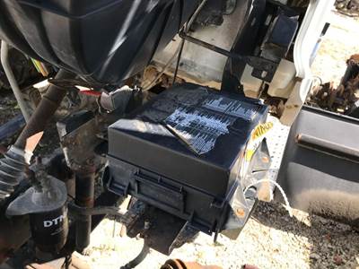 Sterling L9513 Fuse Box