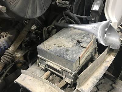 Sterling L9513 Fuse Box