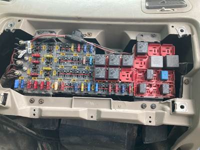 Sterling L9522 Fuse Box