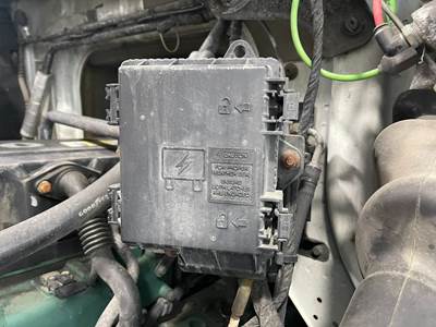Volvo VNL Fuse Box