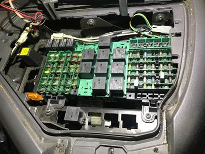 Volvo VNL Fuse Box