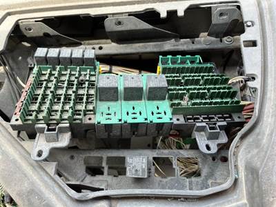 Volvo VNL Fuse Box