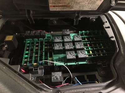 Volvo VNL Fuse Box