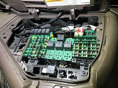 Volvo VNL Fuse Box