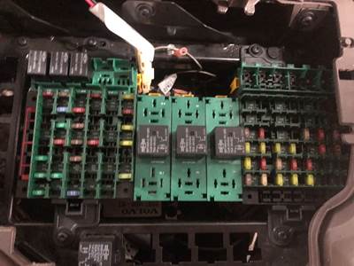 Volvo VNL Fuse Box