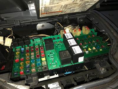 Volvo VNL Fuse Box