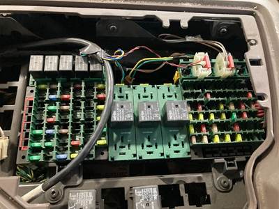 Volvo VNL Fuse Box