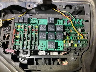 Volvo VNL Fuse Box