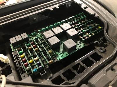 Volvo VNL Fuse Box