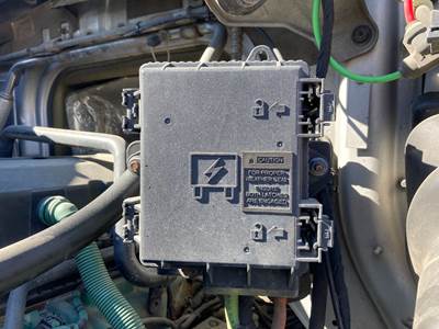 Volvo VNL Fuse Box