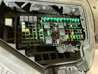 Volvo VNL Fuse Box